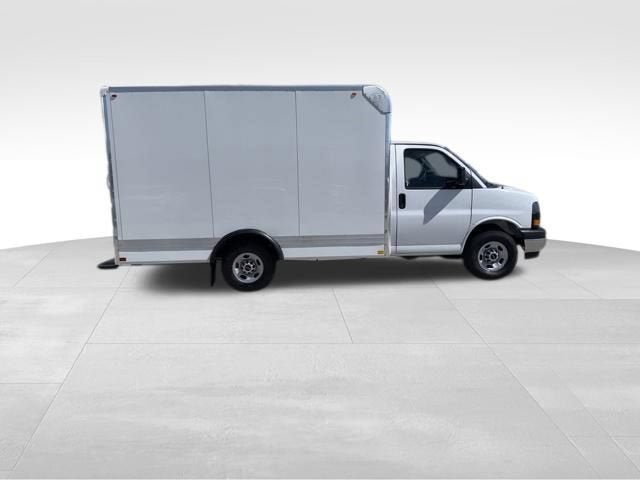 2026 GMC Savana Cutaway 3500 1WT