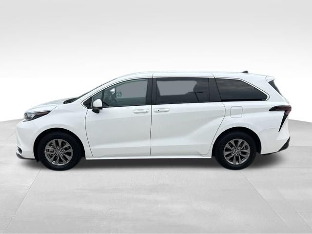 2024 Toyota Sienna LE 8 Passenger