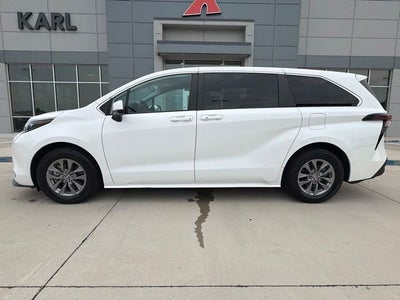 2024 Toyota Sienna LE 8 Passenger