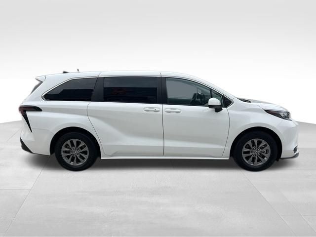 2024 Toyota Sienna LE 8 Passenger