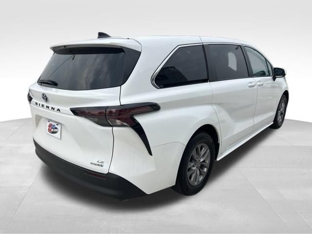 2024 Toyota Sienna LE 8 Passenger