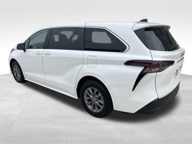 2024 Toyota Sienna LE 8 Passenger