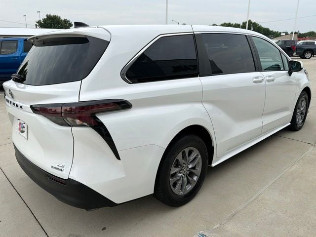 2024 Toyota Sienna LE 8 Passenger
